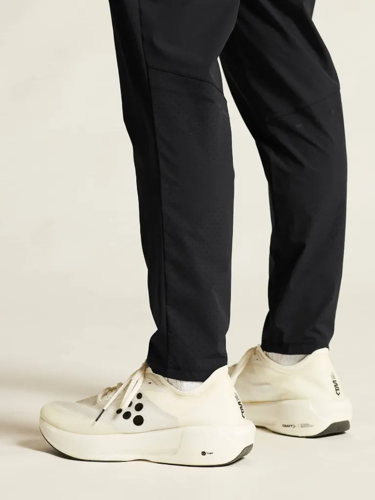 4820_7c8d26946e_c17488-9990_adv-20essence-20training-20pants-203-20m_closeup6-1350x0.webp