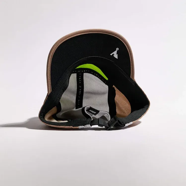 vaga-club-cap-running-cap-Taupe-NeonYellow-LightGrey-underside.webp