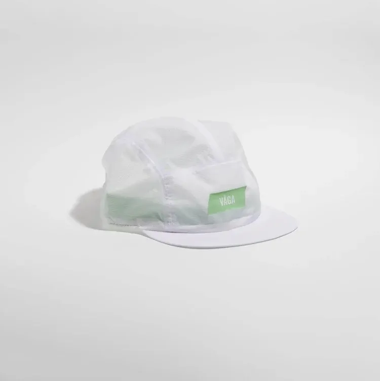vaga-feather-light-cap-running-cap-white-angle.webp
