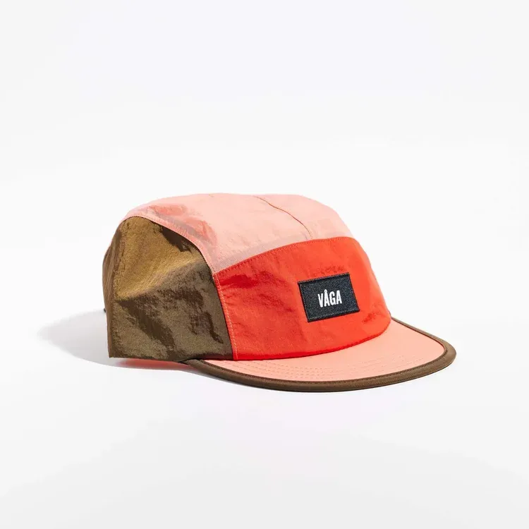 vaga-pacer-running-cap-flamered-coral-brown-front-angle.webp