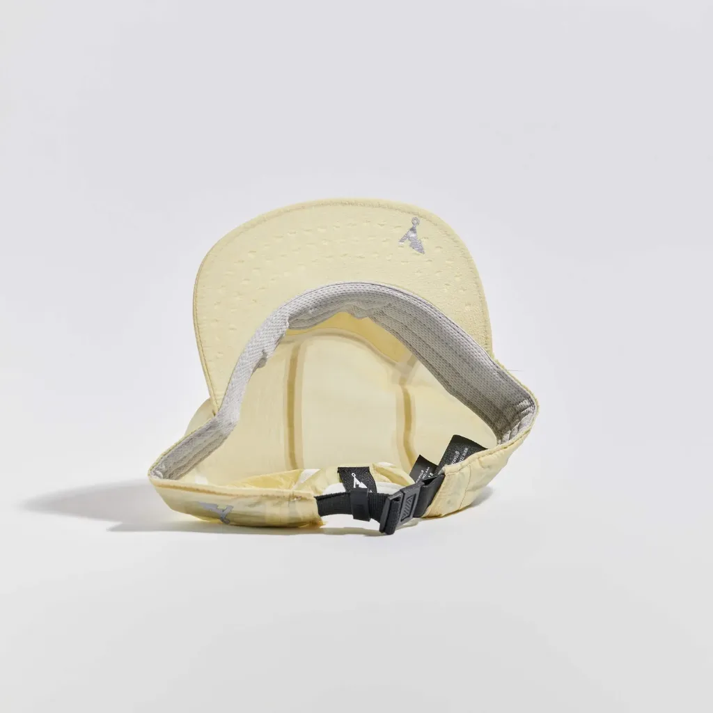 vaga-wind-resistant-cap-running-cap-sagegreen-underneath.webp