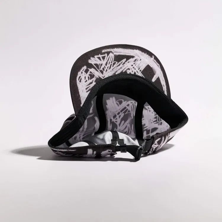 vaga-scribble-running-cap-black-white-underside.webp