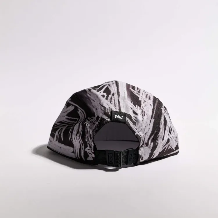 vaga-scribble-running-cap-black-white-back.webp