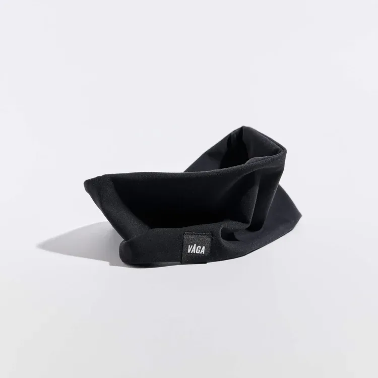 vaga-jersey-midweight-running-headband-black-stood.webp